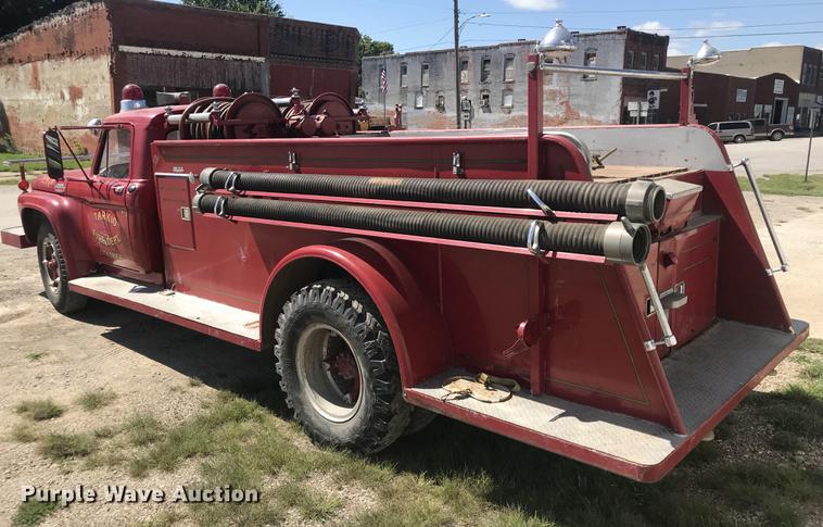 image for item DE5207 1965 Ford 700 fire truck