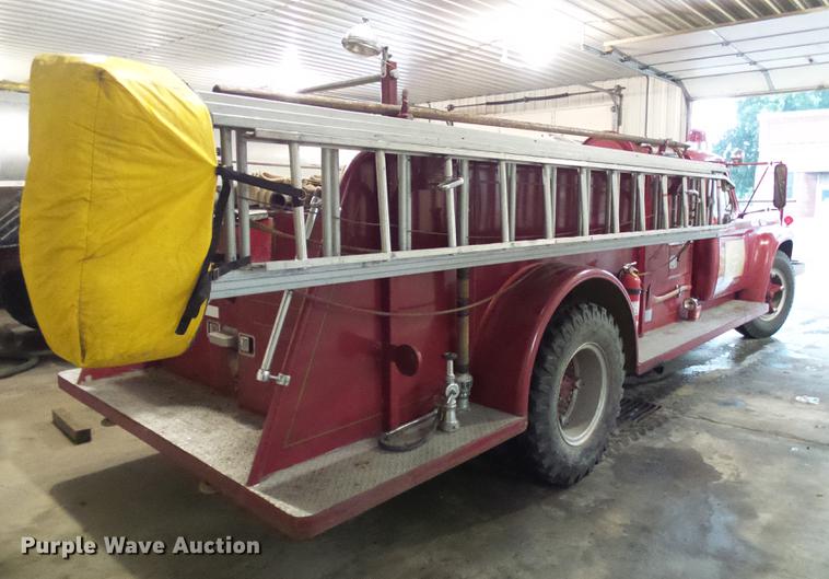 image for item DE5207 1965 Ford 700 fire truck