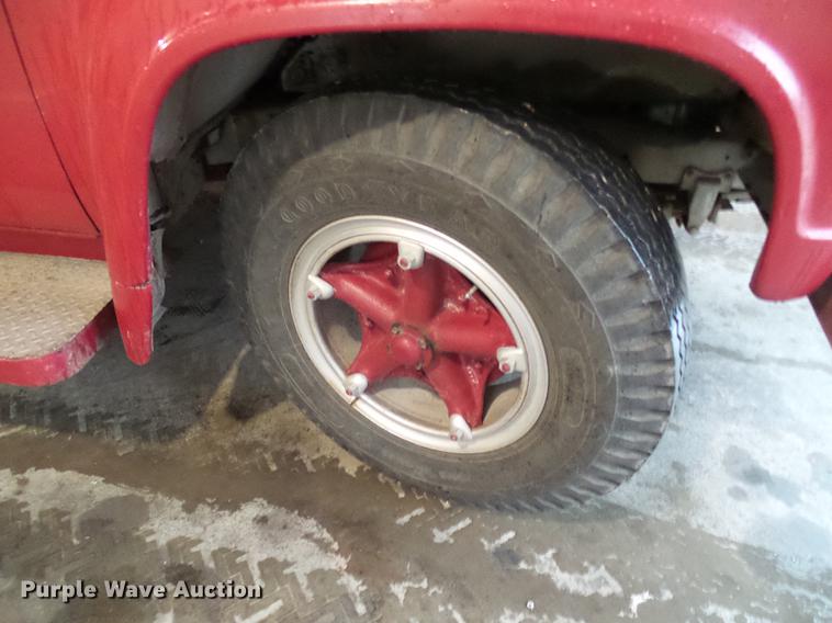 image for item DE5207 1965 Ford 700 fire truck