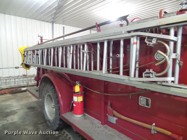image for item DE5207 1965 Ford 700 fire truck