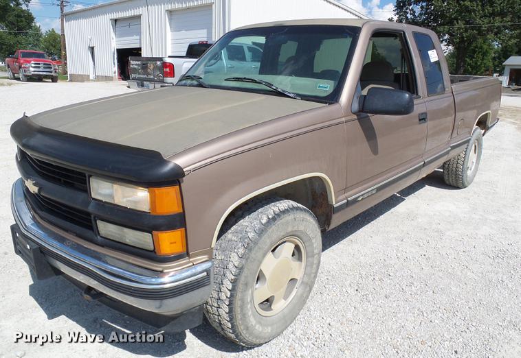 image for item DE5232 1997 Chevrolet 1500 Ext. Cab pickup truck