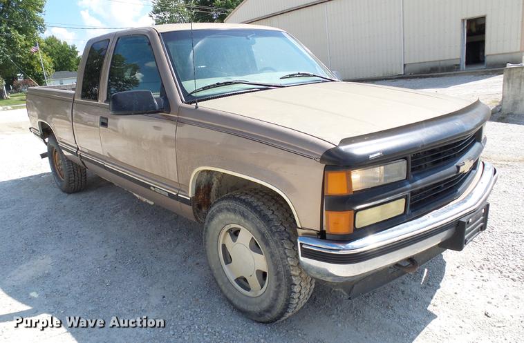 image for item DE5232 1997 Chevrolet 1500 Ext. Cab pickup truck