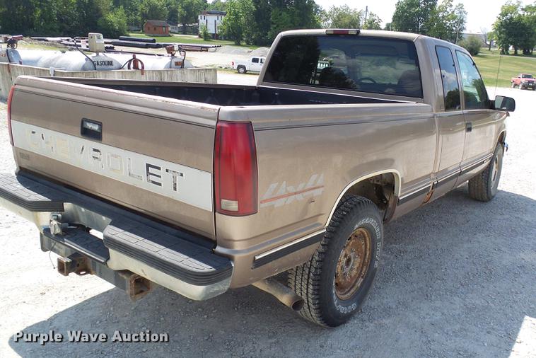 image for item DE5232 1997 Chevrolet 1500 Ext. Cab pickup truck