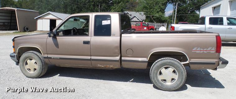 image for item DE5232 1997 Chevrolet 1500 Ext. Cab pickup truck