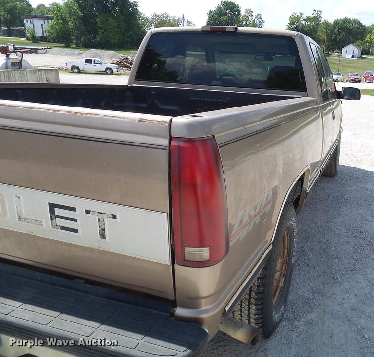 image for item DE5232 1997 Chevrolet 1500 Ext. Cab pickup truck