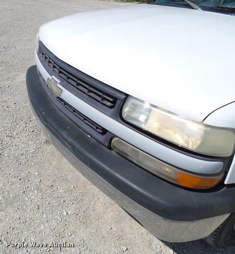 image for item DE5249 2000 Chevrolet Silverado 1500 pickup truck