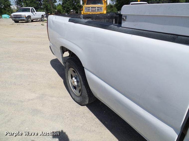 image for item DE5249 2000 Chevrolet Silverado 1500 pickup truck