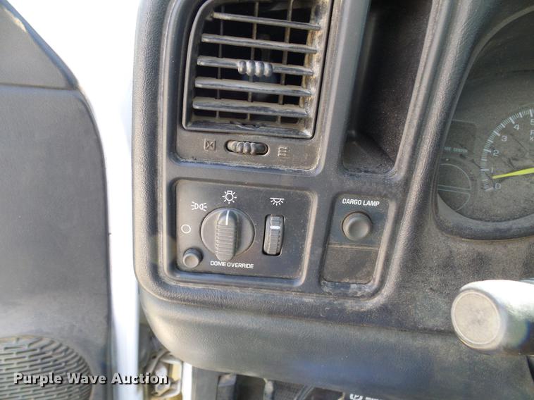 image for item DE5249 2000 Chevrolet Silverado 1500 pickup truck