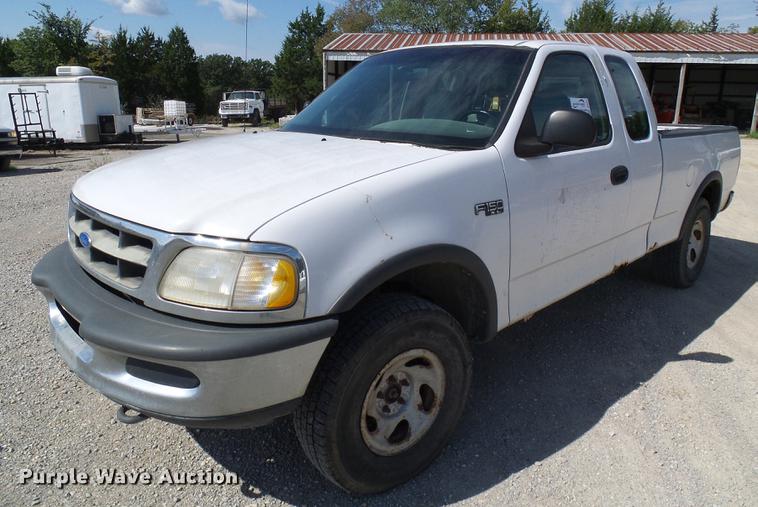 image for item DE5251 1997 Ford F150 SuperCab pickup truck