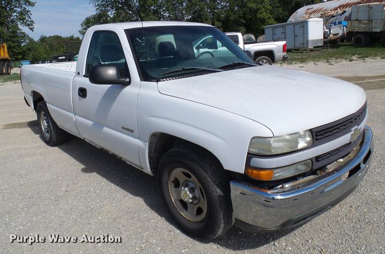 image for item DE5253 2001 Chevrolet Silverado 1500 pickup truck