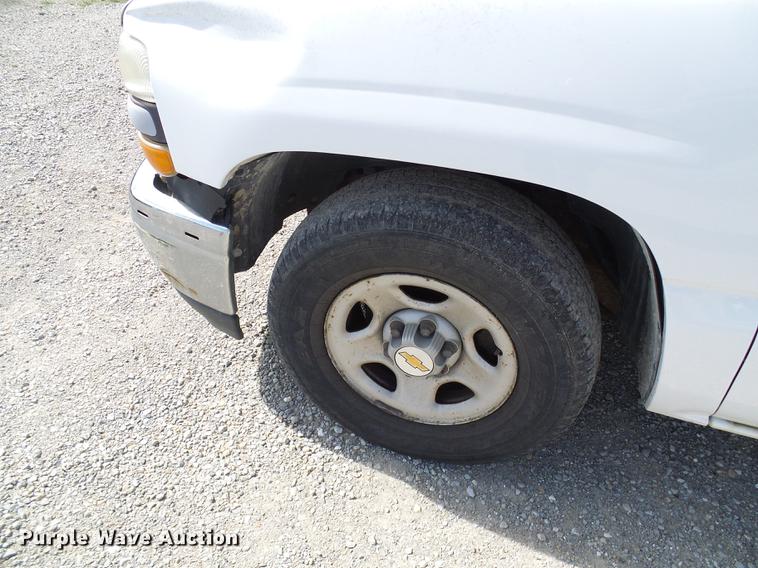 image for item DE5253 2001 Chevrolet Silverado 1500 pickup truck