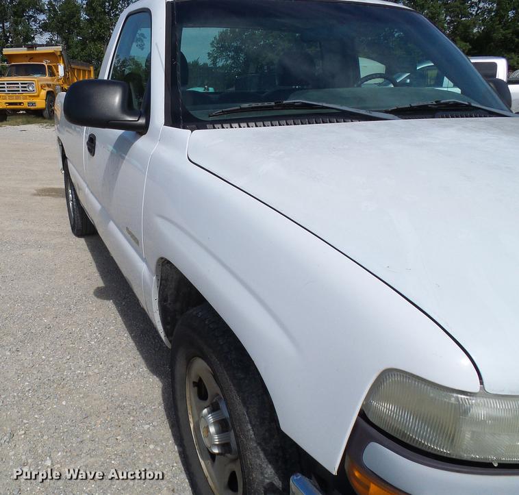 image for item DE5253 2001 Chevrolet Silverado 1500 pickup truck
