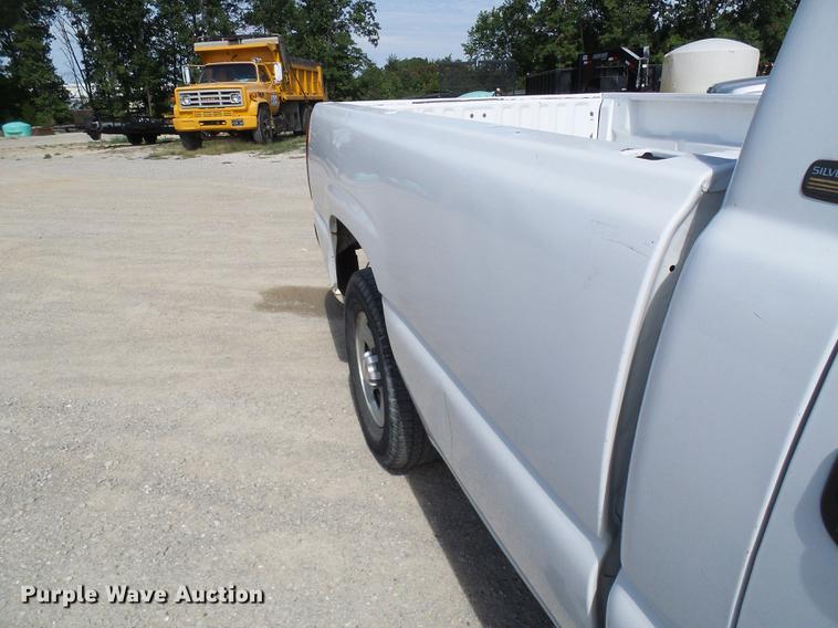 image for item DE5253 2001 Chevrolet Silverado 1500 pickup truck