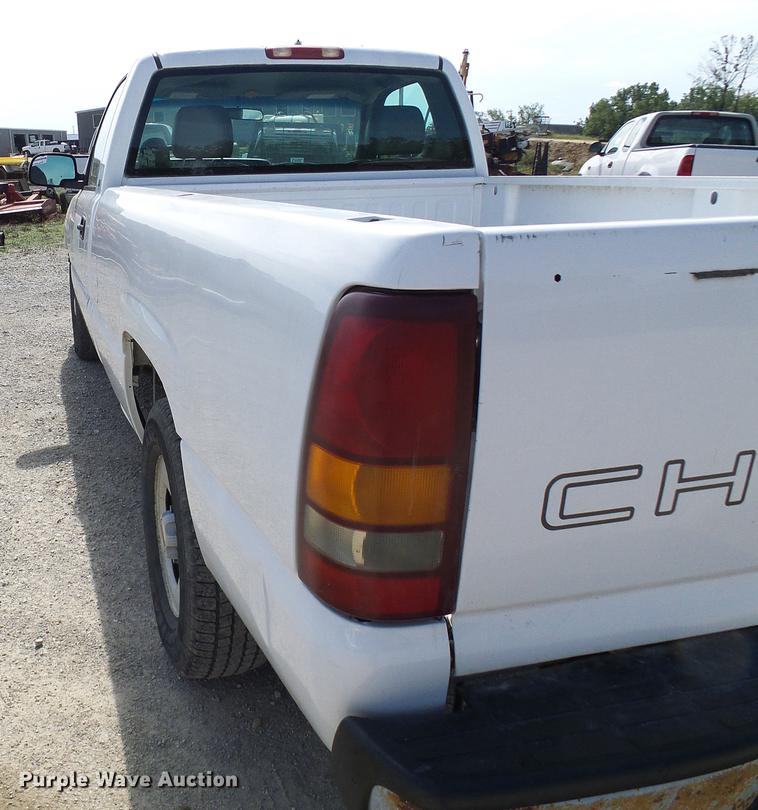 image for item DE5253 2001 Chevrolet Silverado 1500 pickup truck