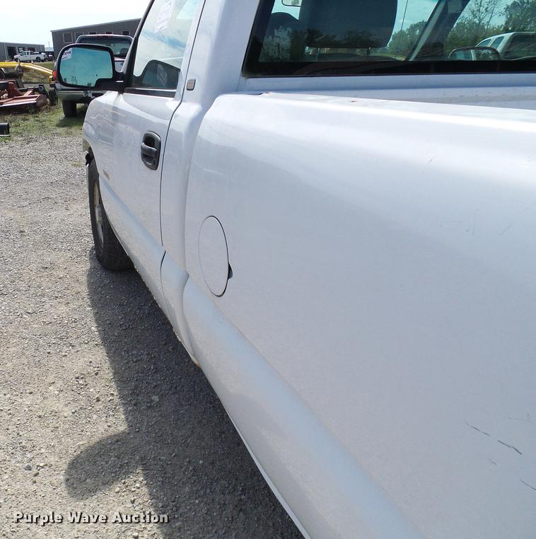image for item DE5253 2001 Chevrolet Silverado 1500 pickup truck