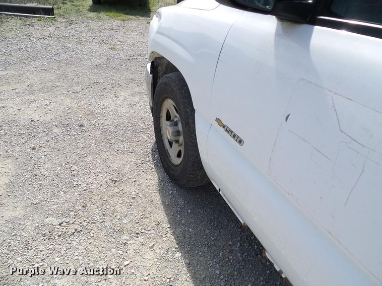 image for item DE5253 2001 Chevrolet Silverado 1500 pickup truck
