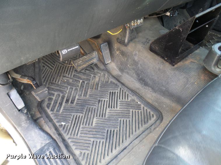 image for item DE5253 2001 Chevrolet Silverado 1500 pickup truck