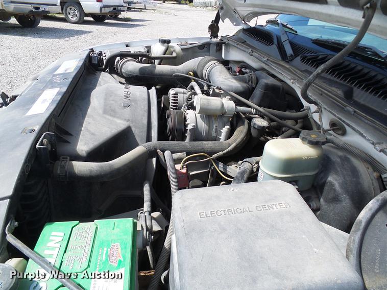 image for item DE5253 2001 Chevrolet Silverado 1500 pickup truck