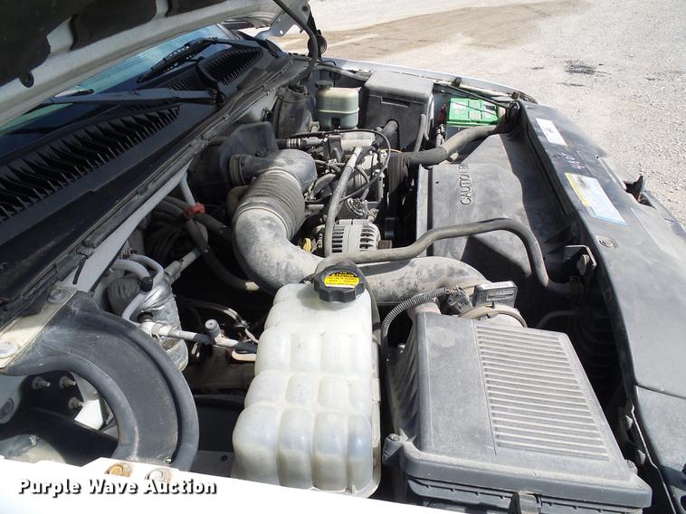 image for item DE5253 2001 Chevrolet Silverado 1500 pickup truck