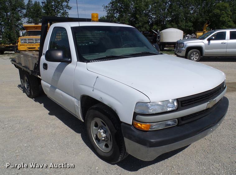 image for item DE5254 2001 Chevrolet Silverado 1500 flatbed pickup truck