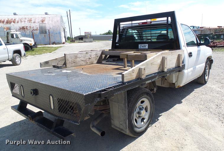 image for item DE5254 2001 Chevrolet Silverado 1500 flatbed pickup truck