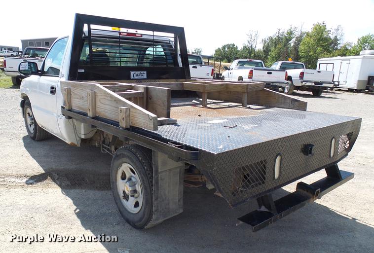 image for item DE5254 2001 Chevrolet Silverado 1500 flatbed pickup truck