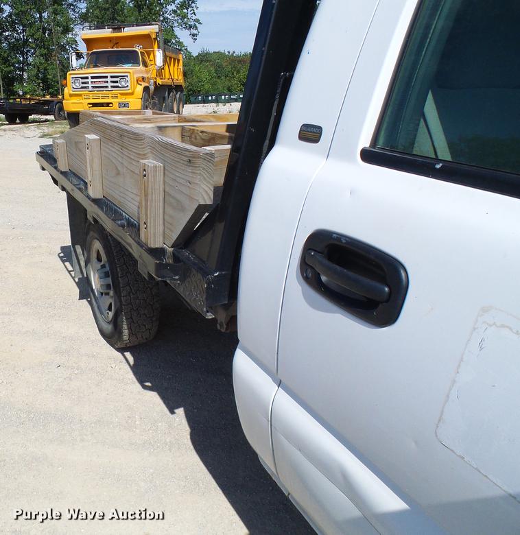 image for item DE5254 2001 Chevrolet Silverado 1500 flatbed pickup truck
