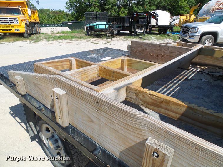 image for item DE5254 2001 Chevrolet Silverado 1500 flatbed pickup truck