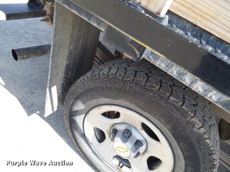 image for item DE5254 2001 Chevrolet Silverado 1500 flatbed pickup truck