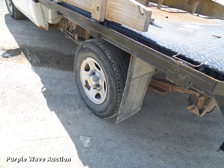 image for item DE5254 2001 Chevrolet Silverado 1500 flatbed pickup truck