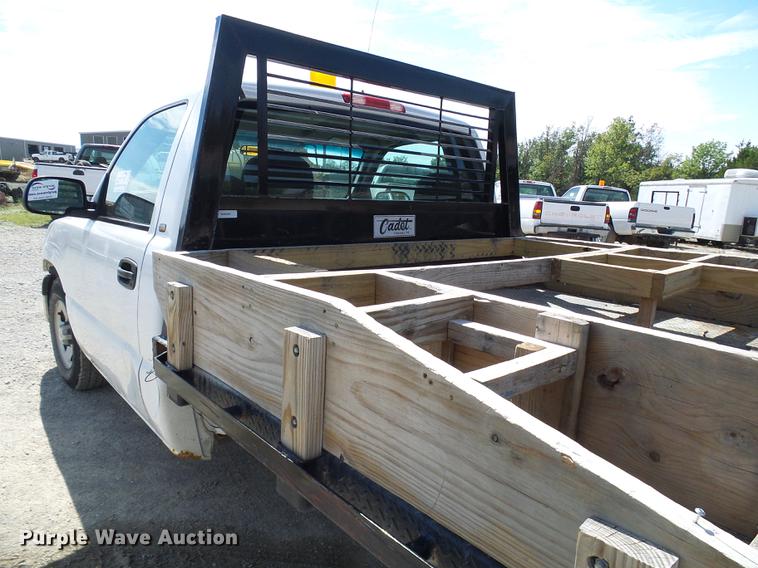 image for item DE5254 2001 Chevrolet Silverado 1500 flatbed pickup truck