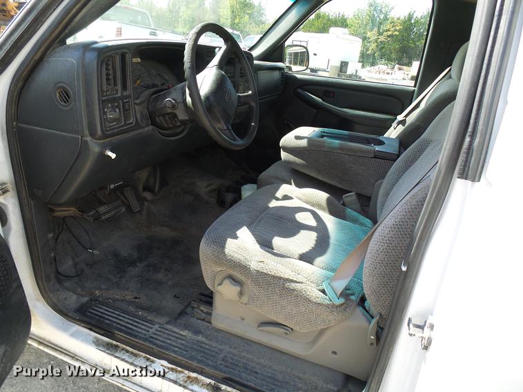 image for item DE5254 2001 Chevrolet Silverado 1500 flatbed pickup truck