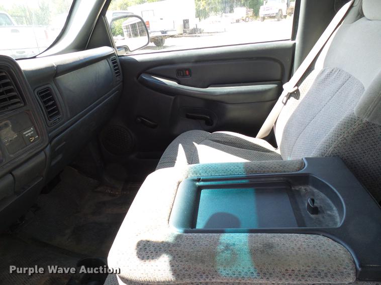 image for item DE5254 2001 Chevrolet Silverado 1500 flatbed pickup truck