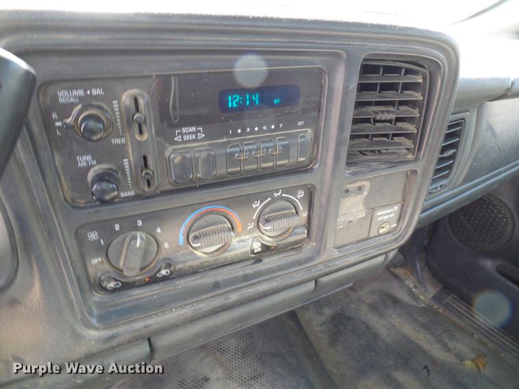 image for item DE5254 2001 Chevrolet Silverado 1500 flatbed pickup truck