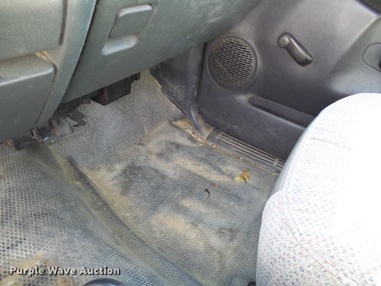 image for item DE5254 2001 Chevrolet Silverado 1500 flatbed pickup truck