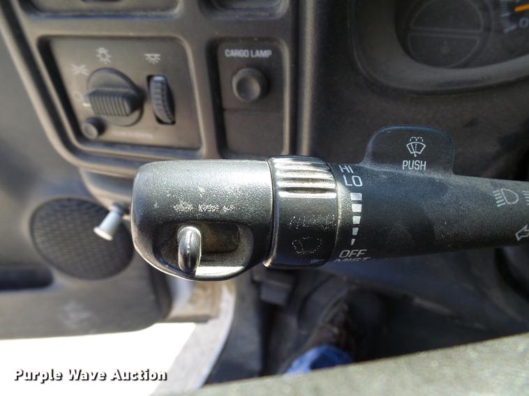 image for item DE5254 2001 Chevrolet Silverado 1500 flatbed pickup truck