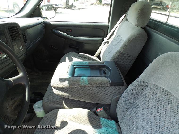 image for item DE5254 2001 Chevrolet Silverado 1500 flatbed pickup truck