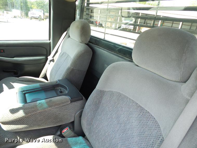 image for item DE5254 2001 Chevrolet Silverado 1500 flatbed pickup truck