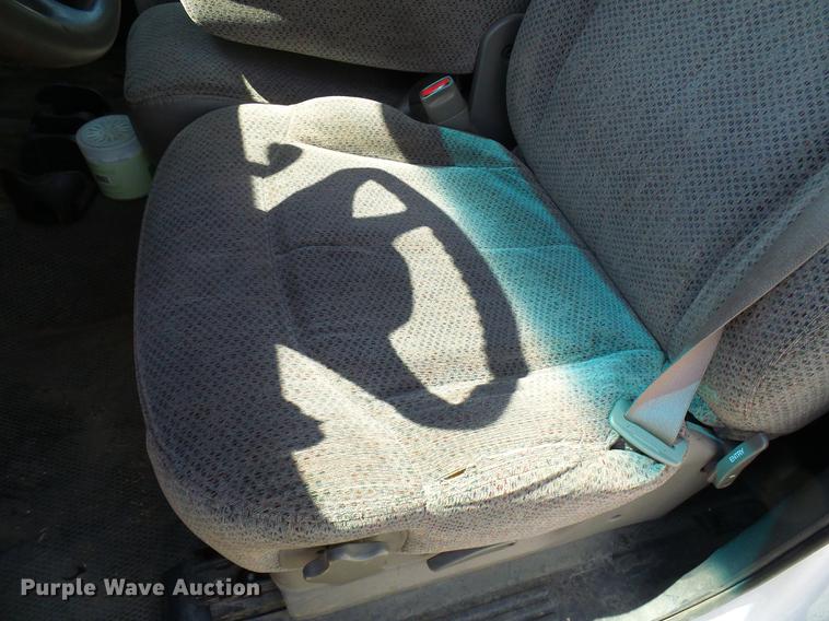 image for item DE5254 2001 Chevrolet Silverado 1500 flatbed pickup truck