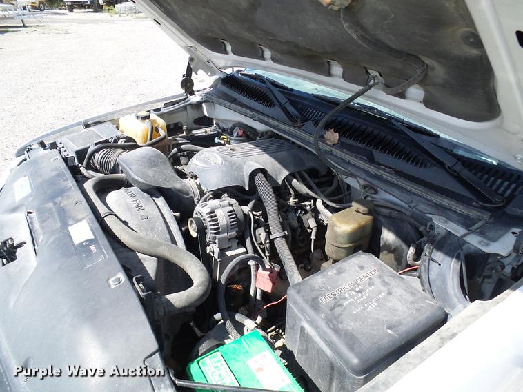 image for item DE5254 2001 Chevrolet Silverado 1500 flatbed pickup truck