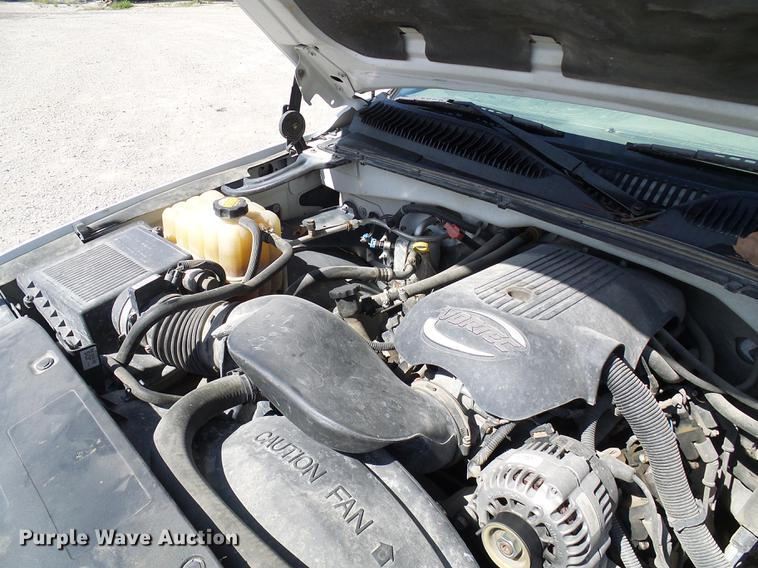 image for item DE5254 2001 Chevrolet Silverado 1500 flatbed pickup truck