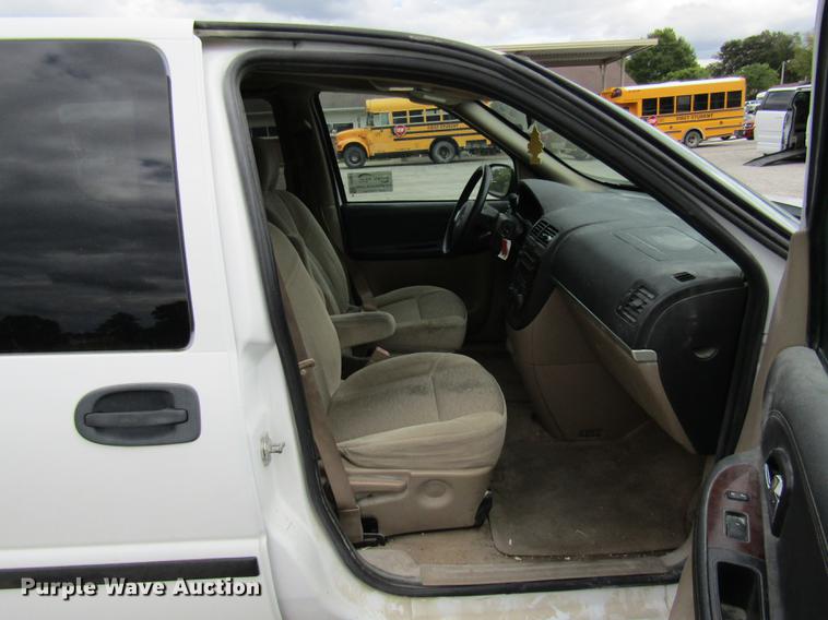 image for item DE5851 2008 Chevrolet Uplander LS van