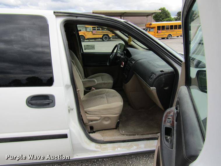 image for item DE5851 2008 Chevrolet Uplander LS van