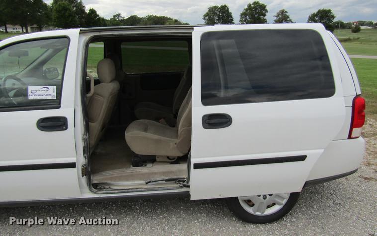 image for item DE5851 2008 Chevrolet Uplander LS van