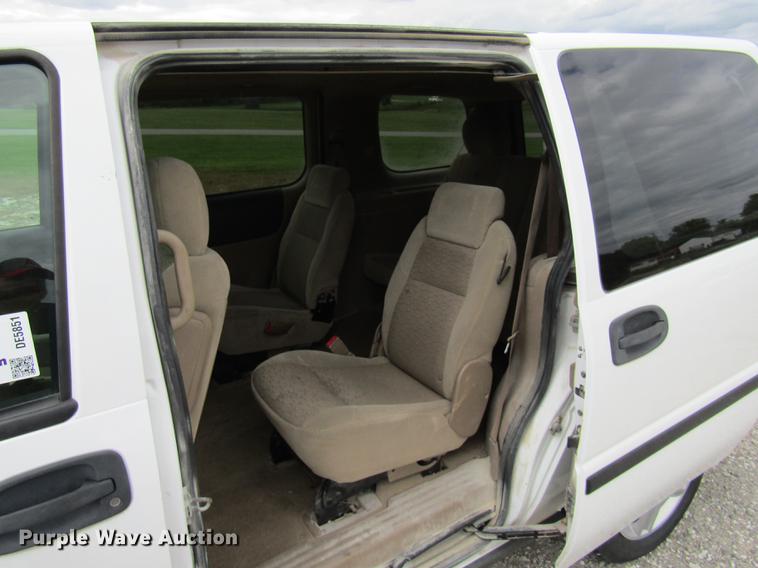 image for item DE5851 2008 Chevrolet Uplander LS van