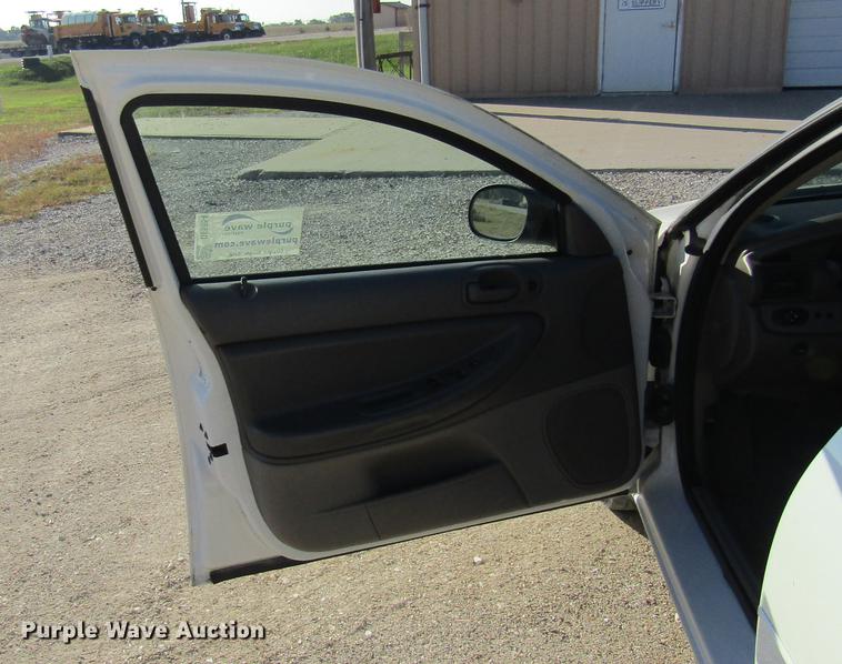 image for item DE5854 2004 Dodge Stratus