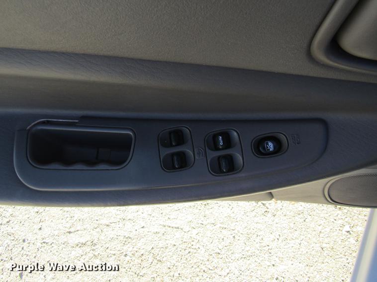 image for item DE5854 2004 Dodge Stratus