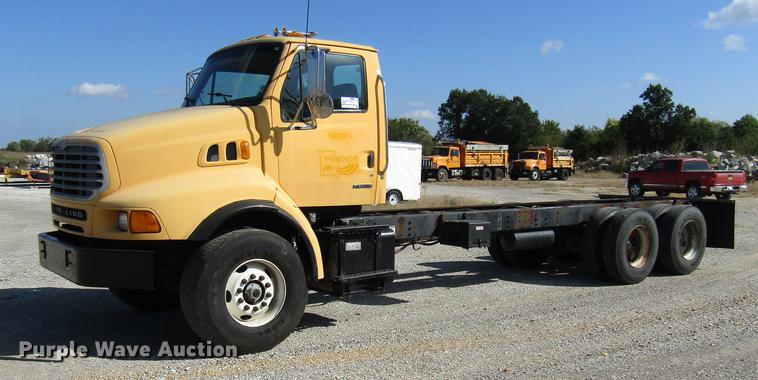 image for item DE5856 2002 Sterling LT8500 truck cab and chassis