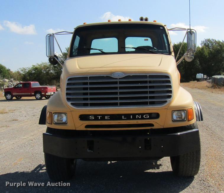 image for item DE5856 2002 Sterling LT8500 truck cab and chassis