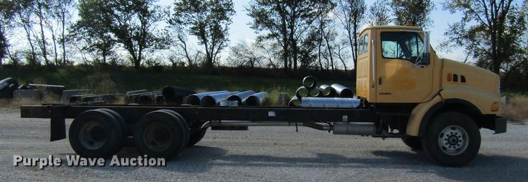 image for item DE5856 2002 Sterling LT8500 truck cab and chassis